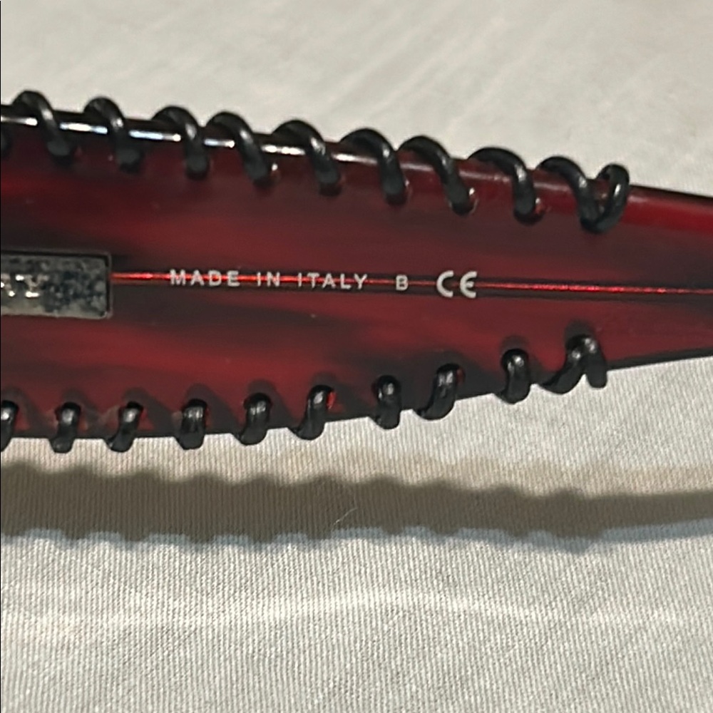 Burberry Stylish Sunglasses - Picture 5 of 11